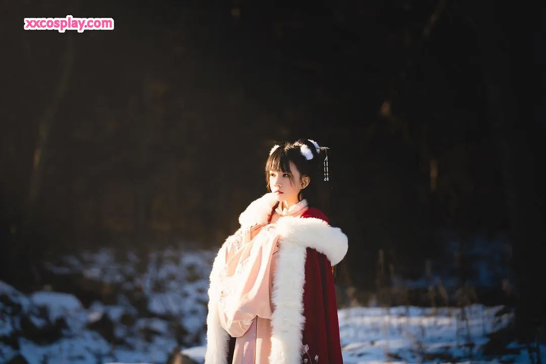 Yingtao Miao - Xiwei: Hanfu in Snowy Dawn